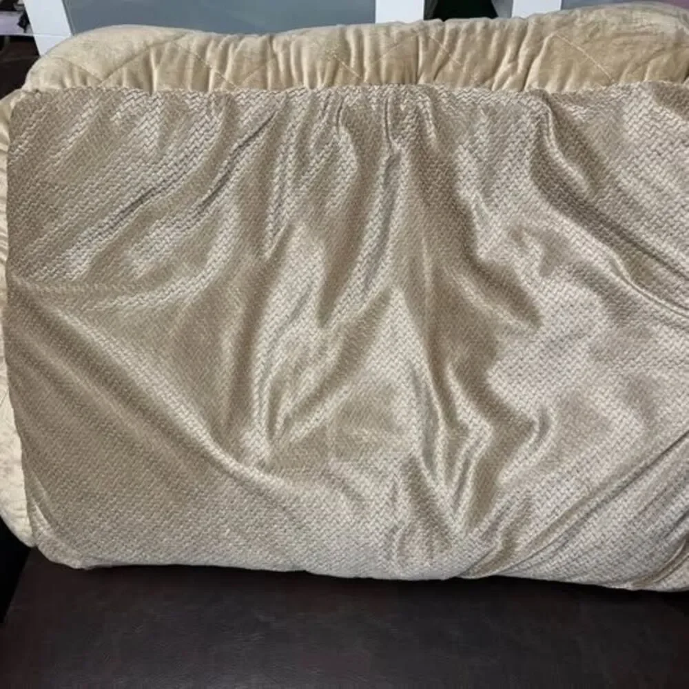 Wags & Wiggles Quilted Dog Bed